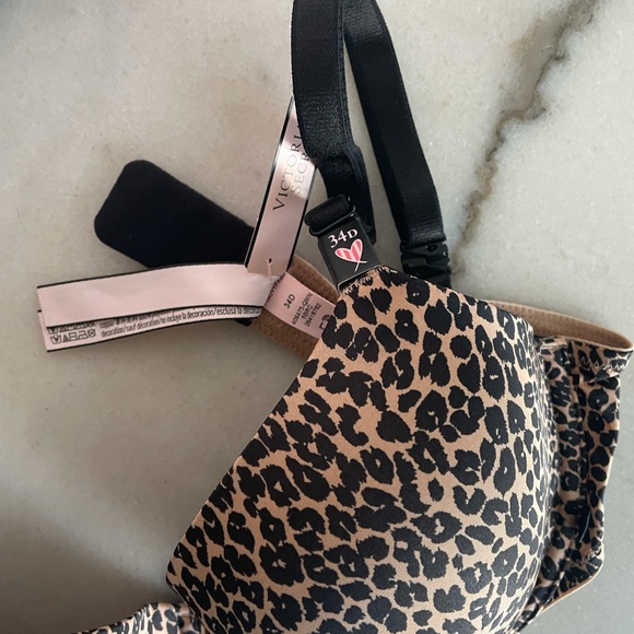 NWT Victoria's Secret 34d black leopard print underwire lightly lined bra - Picture 7 of 12